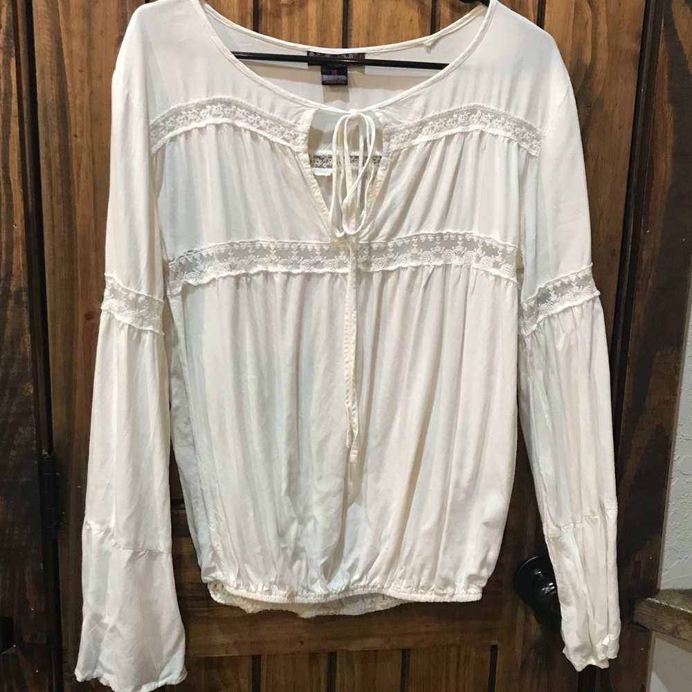 Rock&Roll Cowgirl • M • bell sleeve, lace blouse